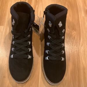 NWT Women Black Winter Boots Sz. 9.5